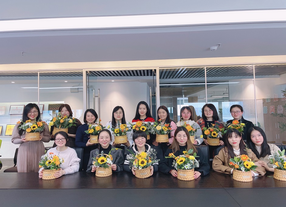 公司爲全體女員工舉辦三八女神節“花樣(yàng)年華”主題活動